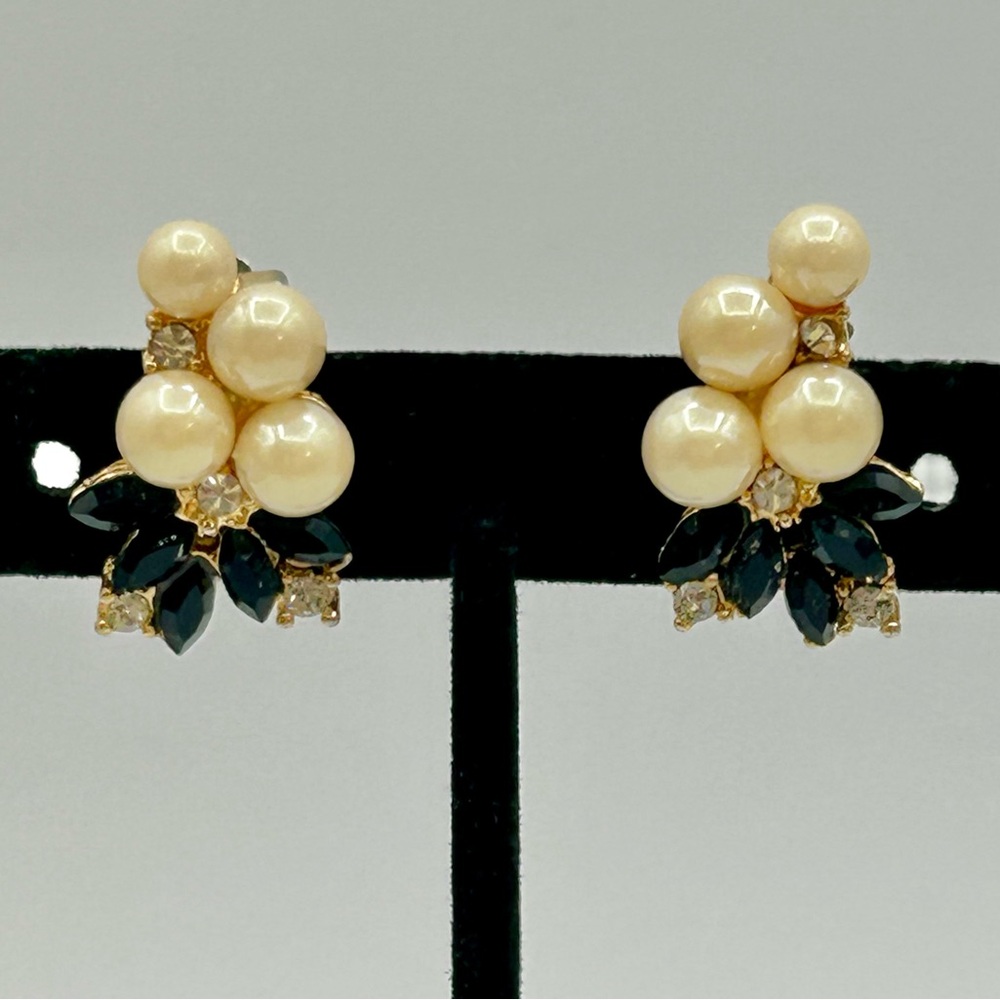 Vintage Faux Pearl Rhinestone Clip On Earrings White Black Gold 1"